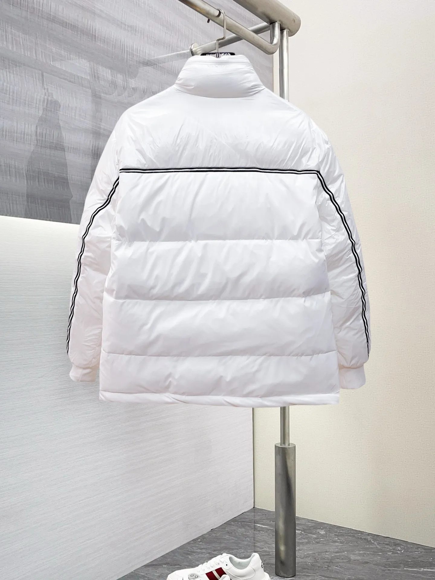 【MONCLER 公式旗艦店】モンクレール  ダウンジャケット好評に付き再入荷！ 241224
