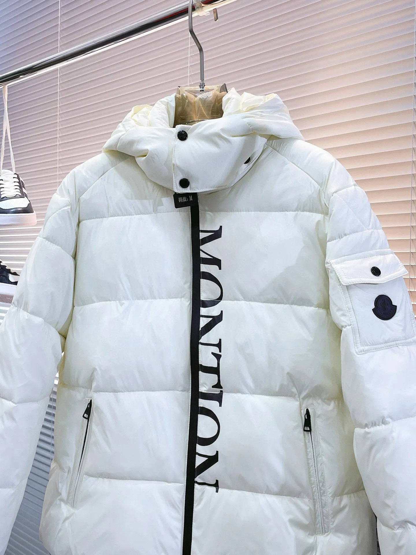 【MONCLER 公式旗艦店】モンクレール  ダウンジャケット好評に付き再入荷！ 241213