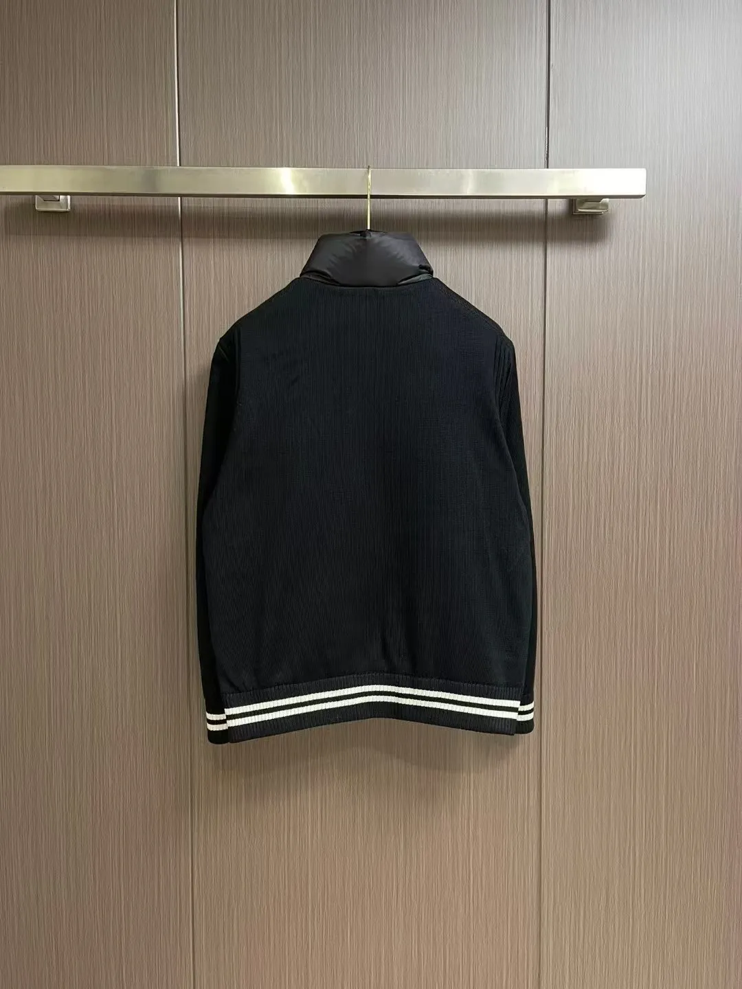 【MONCLER 公式旗艦店】モンクレール  ダウンジャケット好評に付き再入荷！ 241213