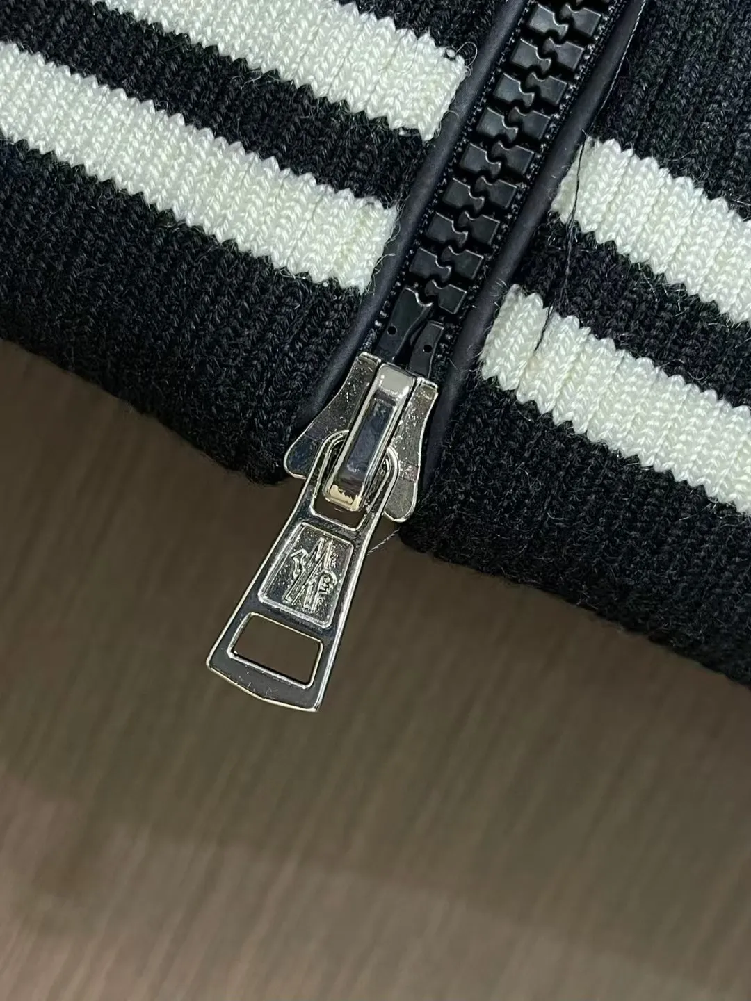 【MONCLER 公式旗艦店】モンクレール  ダウンジャケット好評に付き再入荷！ 241213