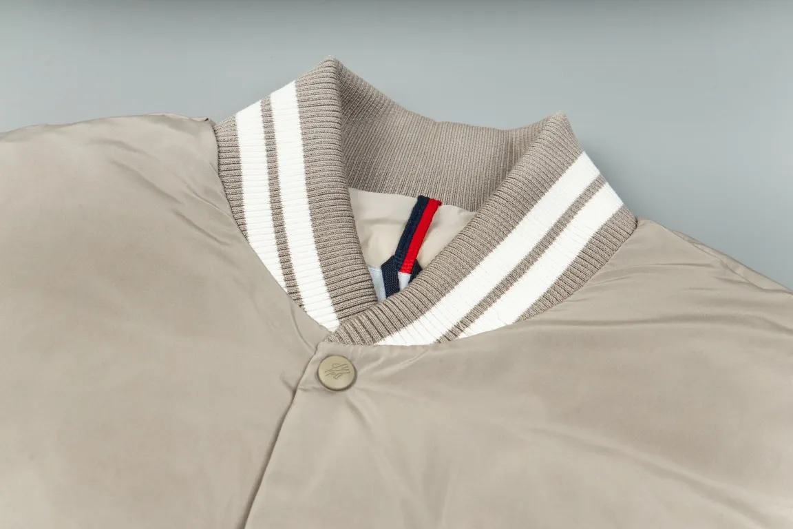 【MONCLER 公式旗艦店】モンクレール  ダウンジャケット好評に付き再入荷！ 241206
