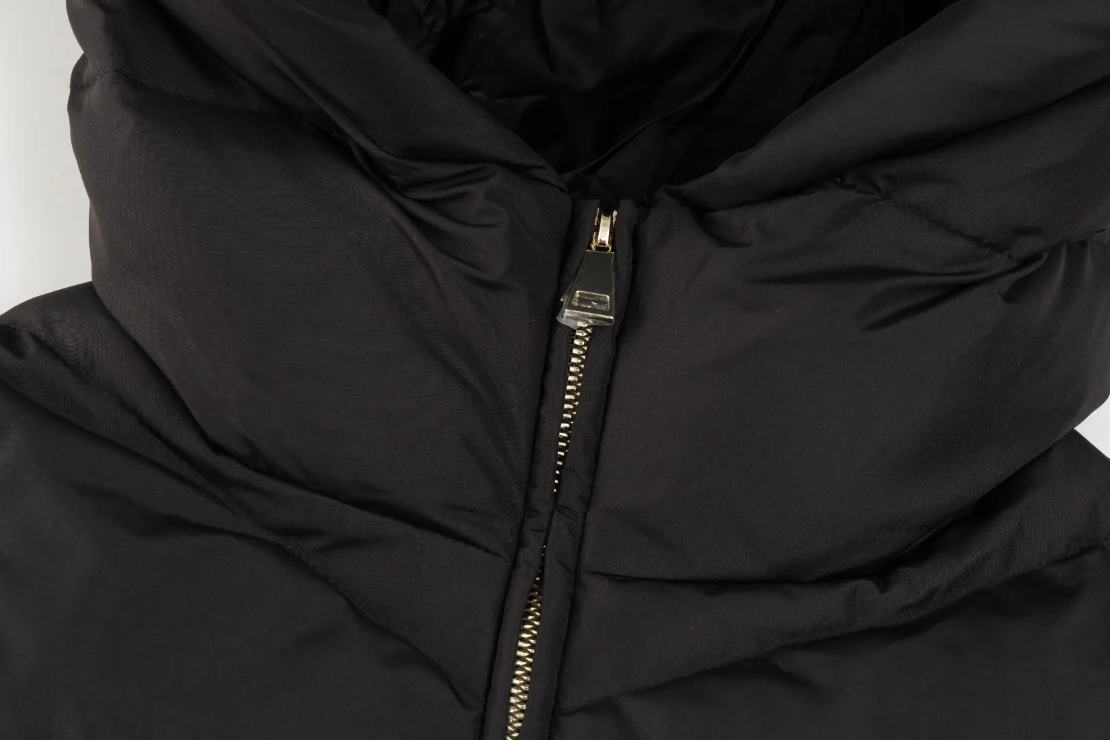 【MONCLER 公式旗艦店】モンクレール  ダウンジャケット好評に付き再入荷！ 241206