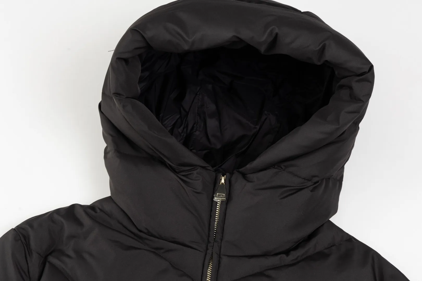 【MONCLER 公式旗艦店】モンクレール  ダウンジャケット好評に付き再入荷！ 241206