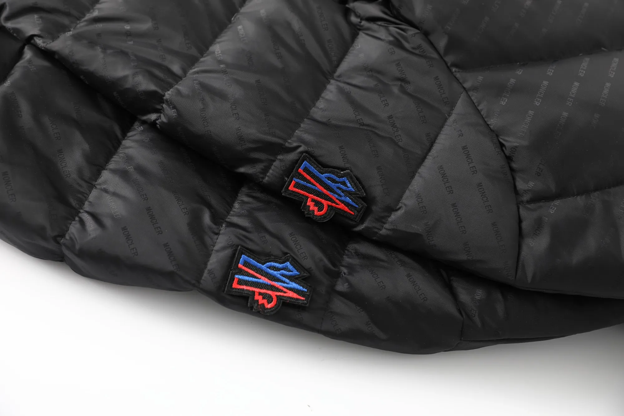 【MONCLER 公式旗艦店】モンクレール  ダウンジャケット好評に付き再入荷！ 241206