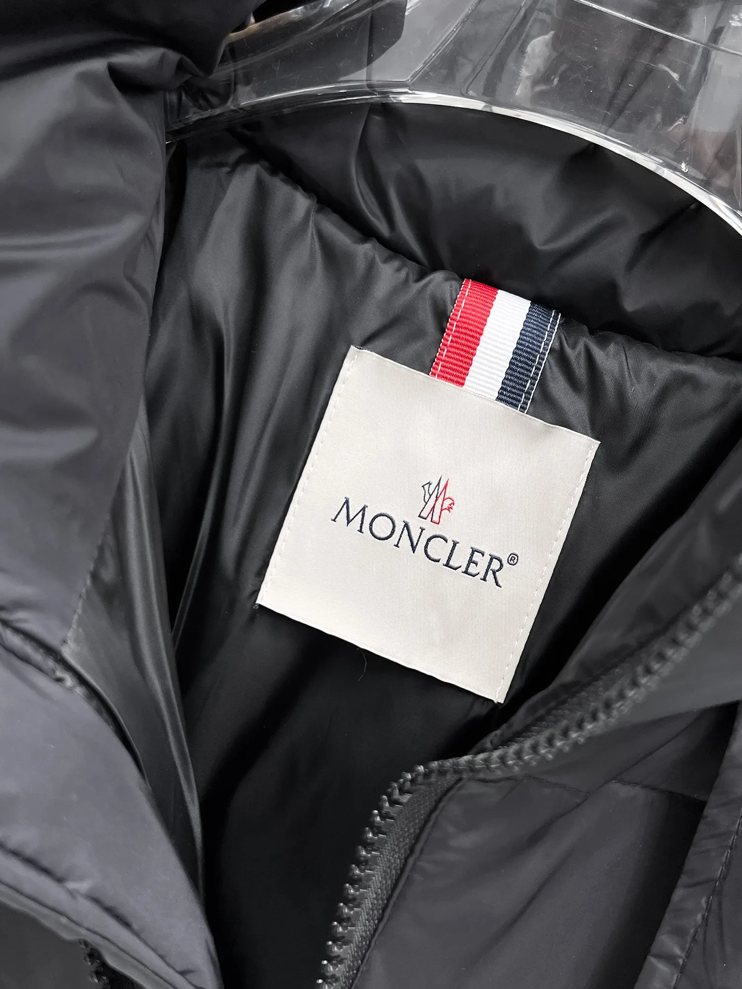 【MONCLER 公式旗艦店】モンクレール  ダウンジャケット好評に付き再入荷！ 241206