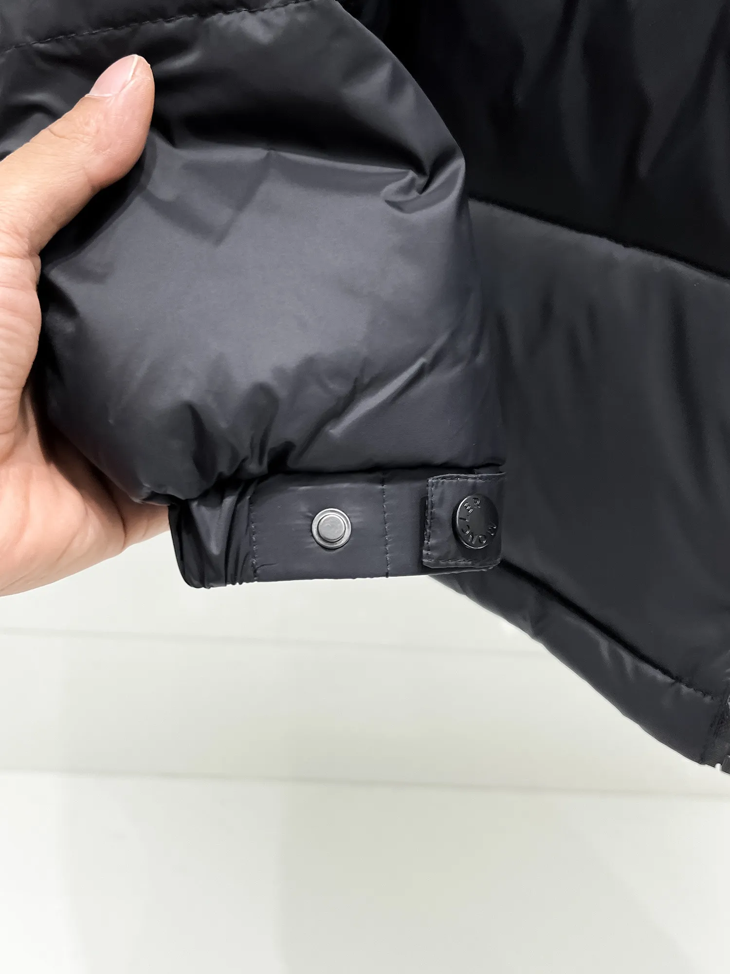 【MONCLER 公式旗艦店】モンクレール  ダウンジャケット好評に付き再入荷！ 241206