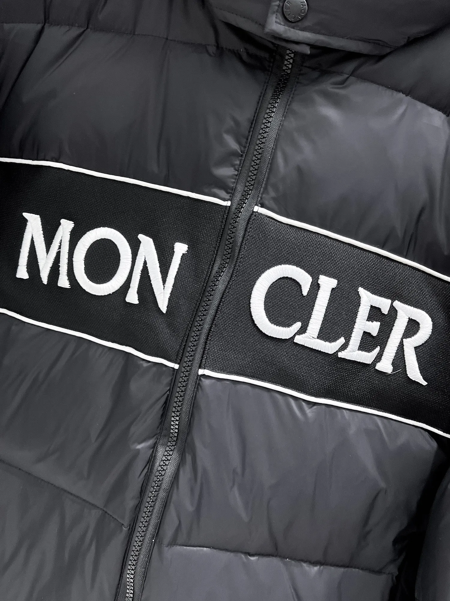 【MONCLER 公式旗艦店】モンクレール  ダウンジャケット好評に付き再入荷！ 241206