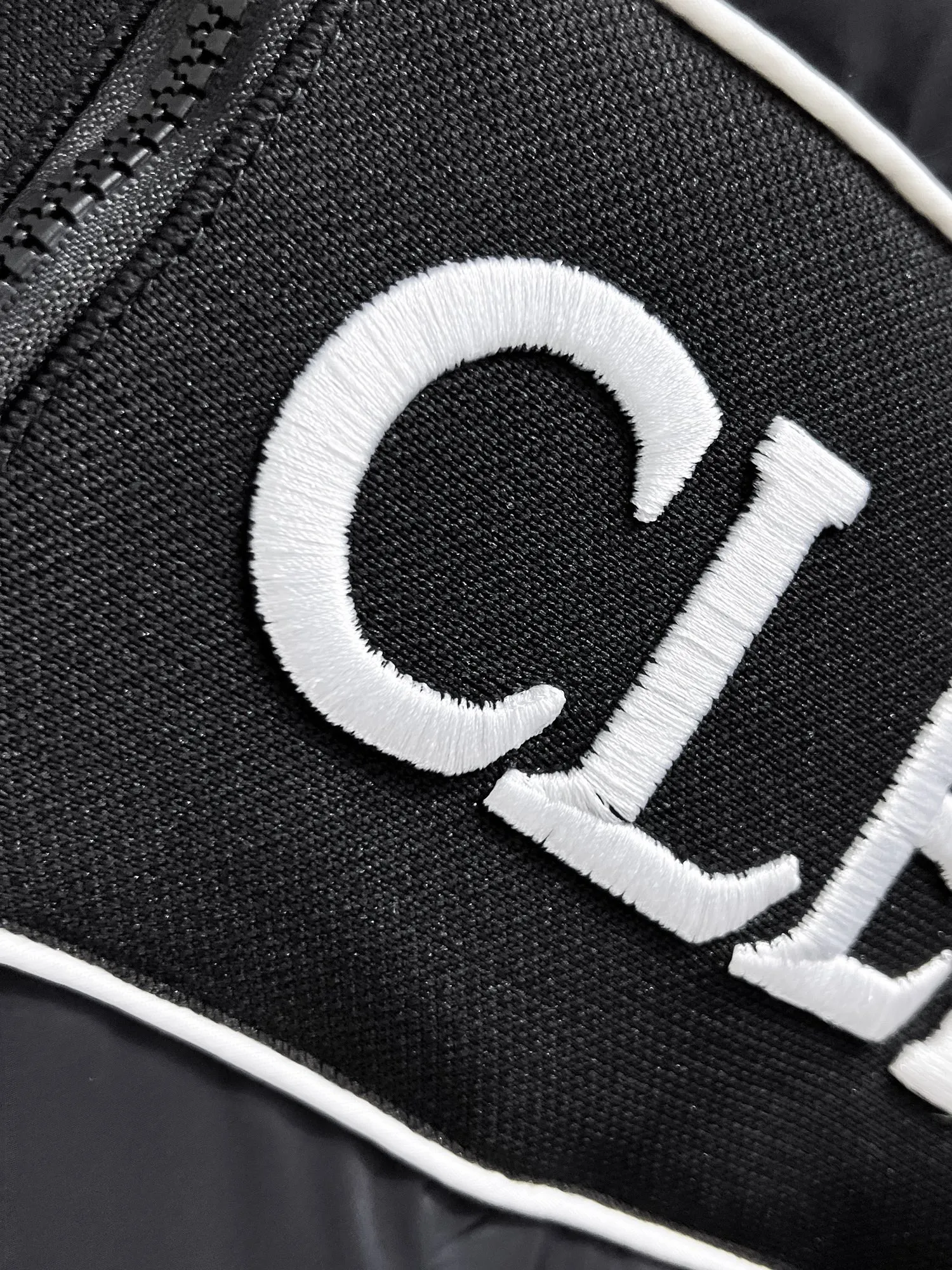 【MONCLER 公式旗艦店】モンクレール  ダウンジャケット好評に付き再入荷！ 241206