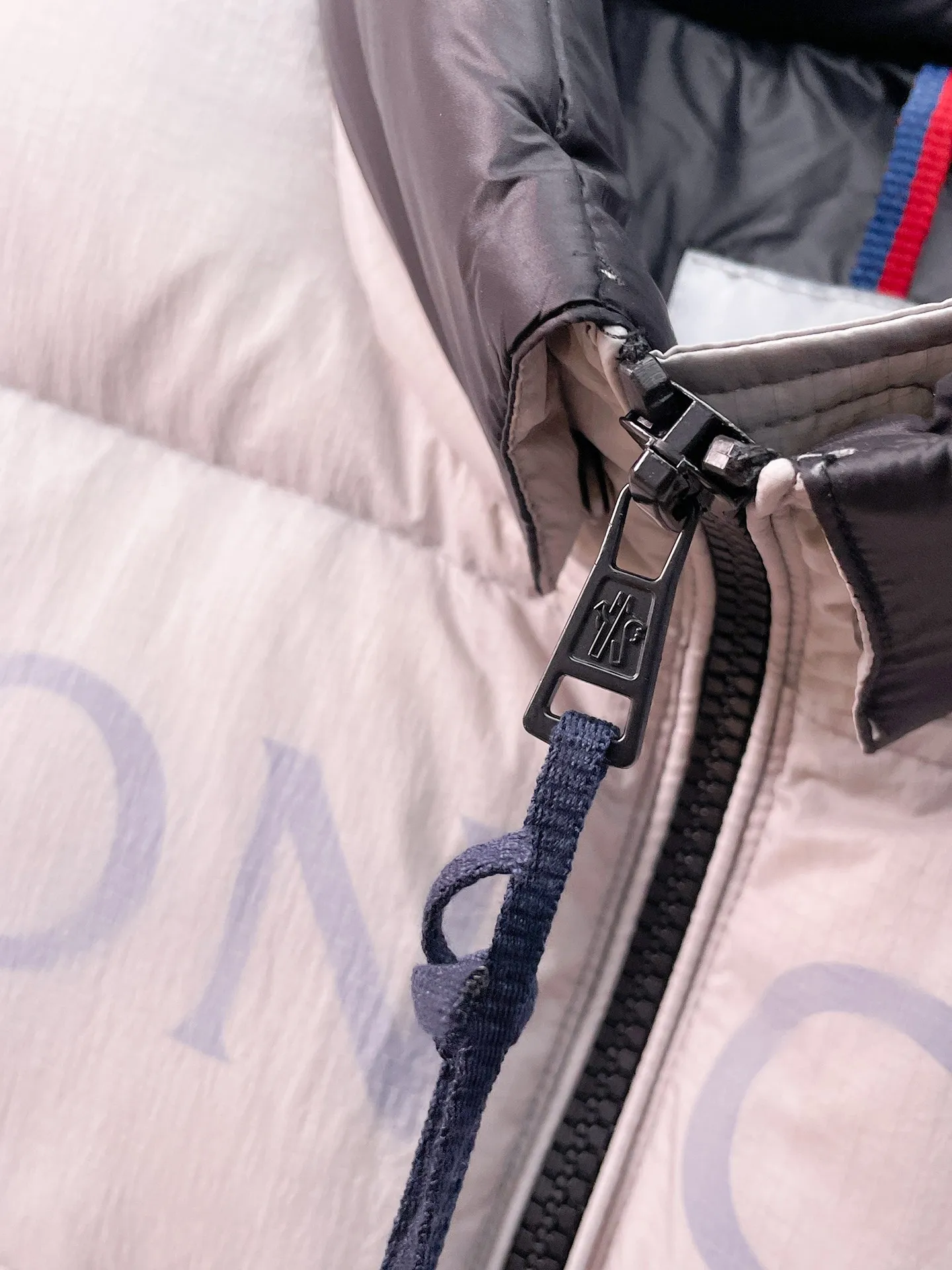 【MONCLER 公式旗艦店】モンクレール  ダウンジャケット好評に付き再入荷！ 241206