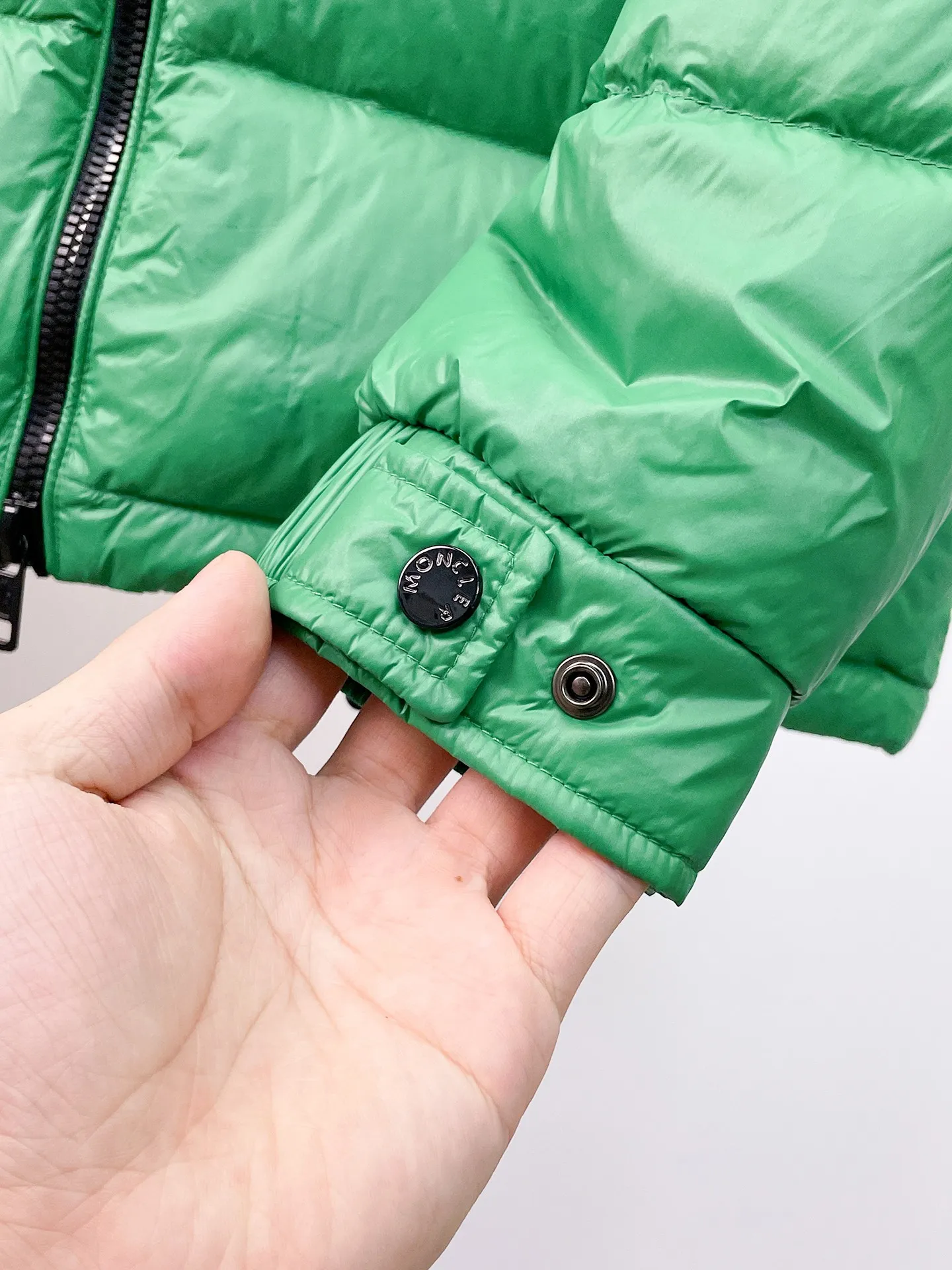 【MONCLER 公式旗艦店】モンクレール  ダウンジャケット好評に付き再入荷！ 241206