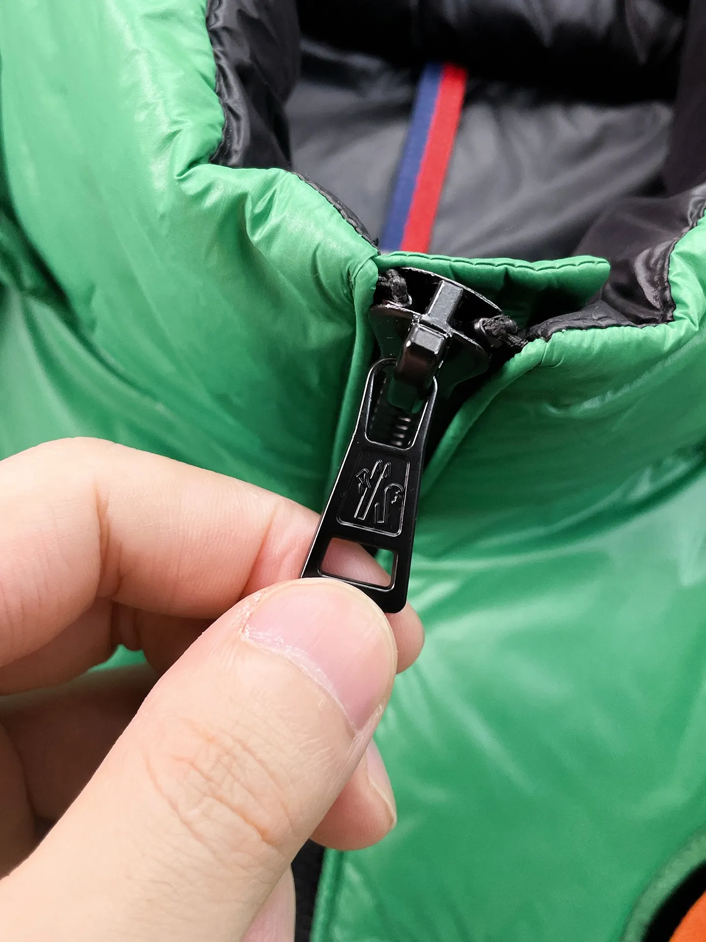 【MONCLER 公式旗艦店】モンクレール  ダウンジャケット好評に付き再入荷！ 241206