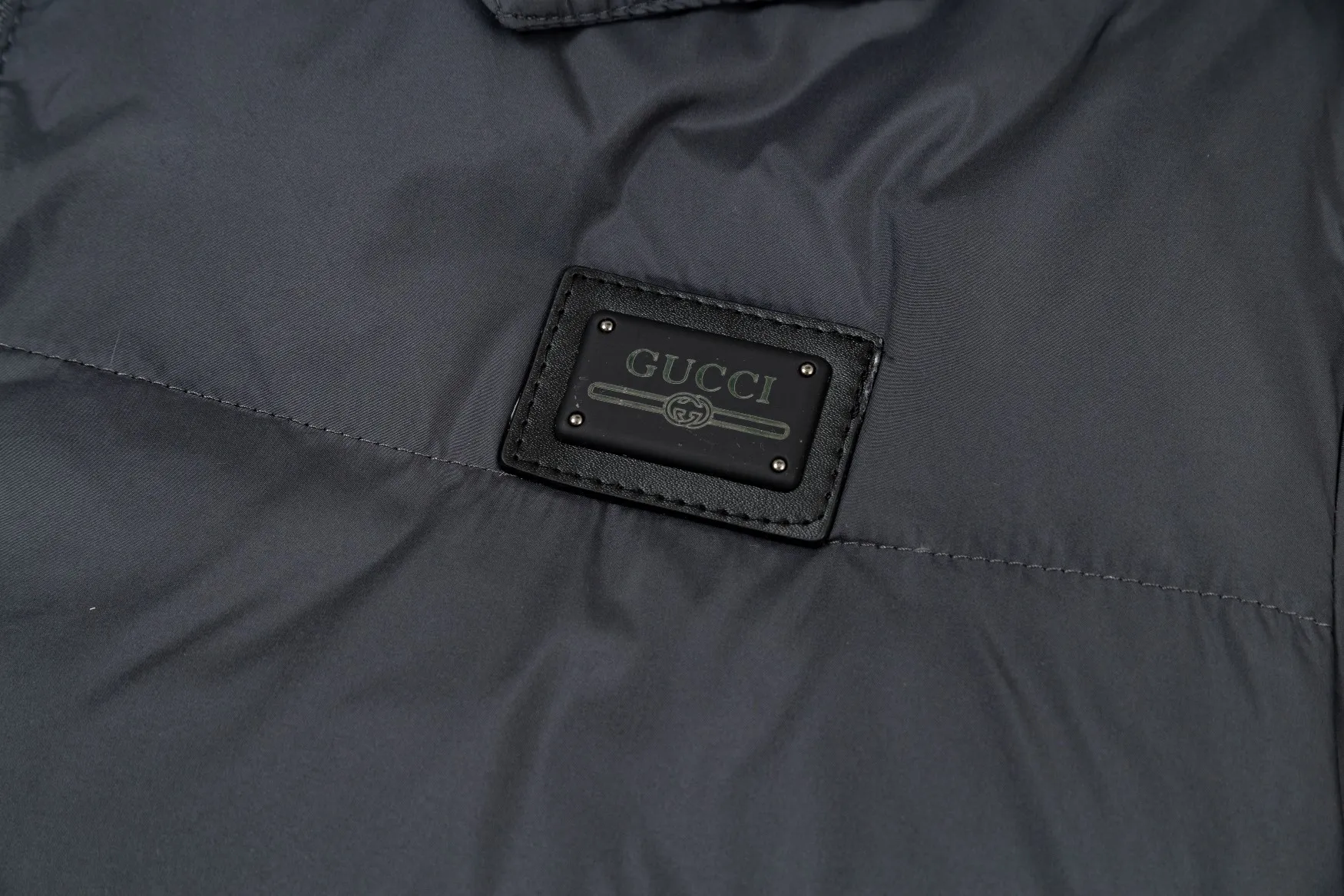 【GUCCI  公式旗艦店】グッチ   ダウンジャケット ご好評に付き再入荷！241205