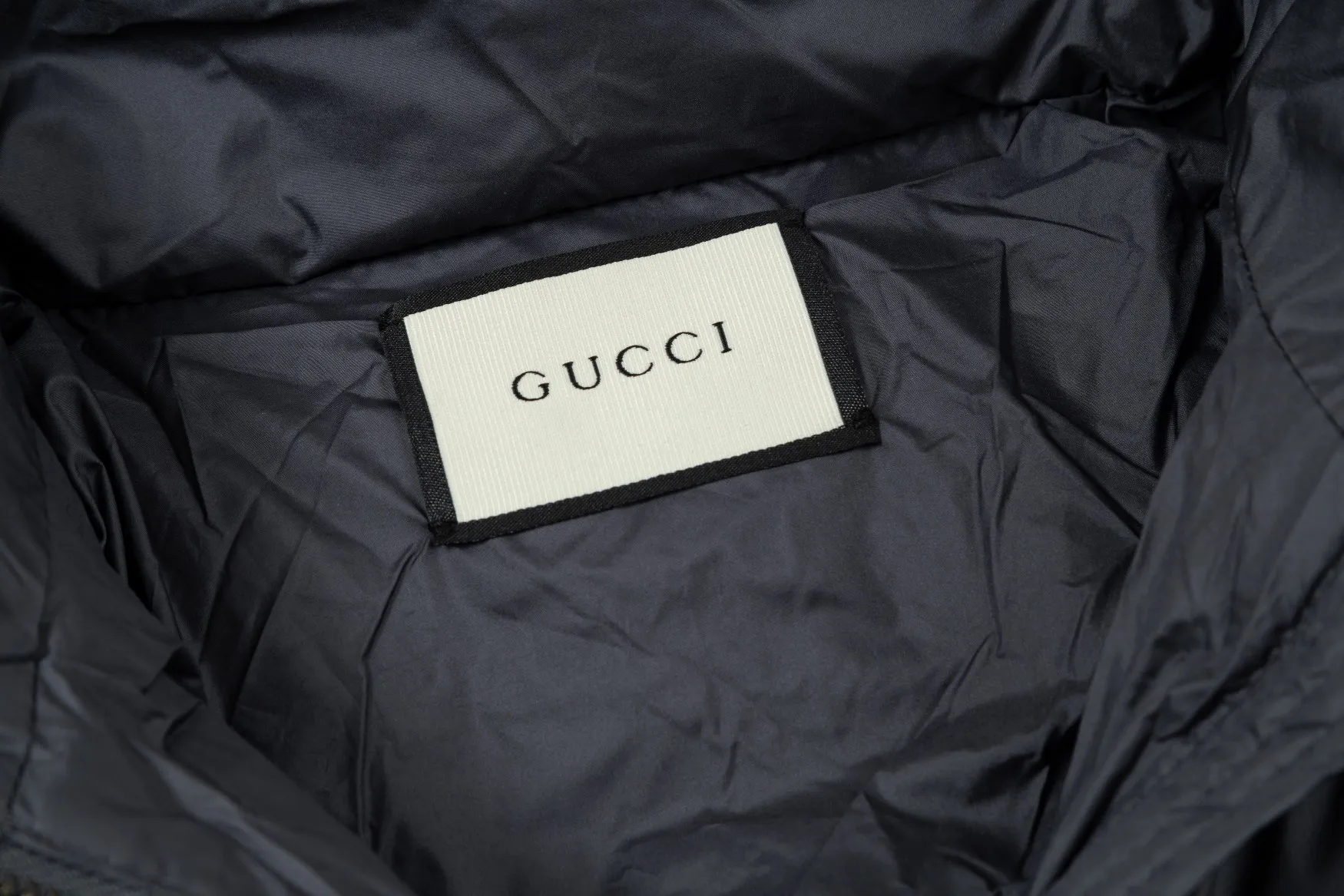 【GUCCI  公式旗艦店】グッチ   ダウンジャケット ご好評に付き再入荷！241205