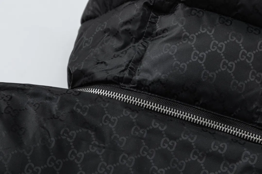【GUCCI  公式旗艦店】グッチ   ダウンジャケット ご好評に付き再入荷！241205