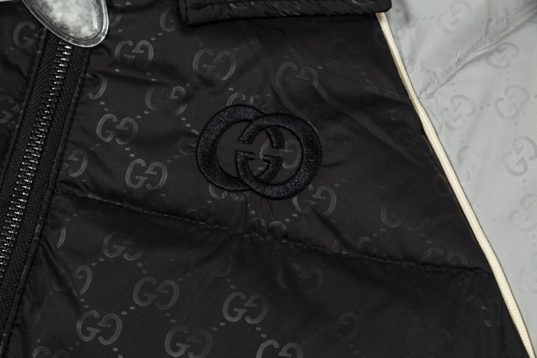 【GUCCI  公式旗艦店】グッチ   ダウンジャケット ご好評に付き再入荷！240927