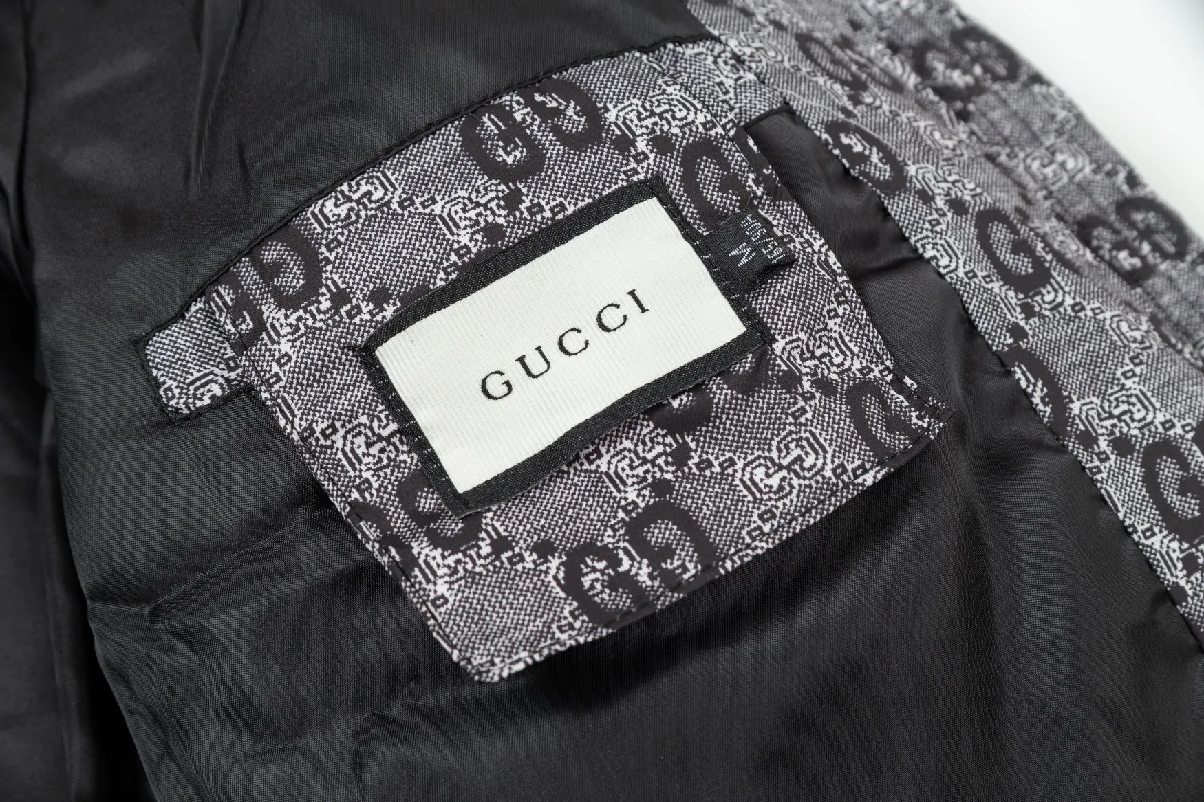 【GUCCI  公式旗艦店】グッチ   ダウンジャケット ご好評に付き再入荷！240927