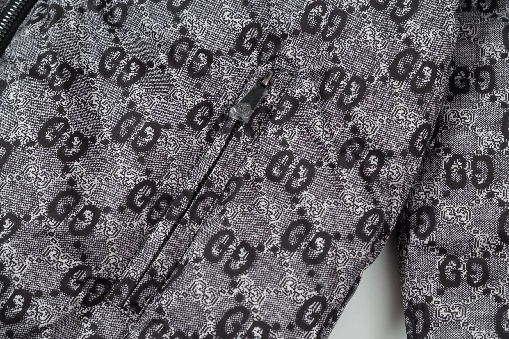 【GUCCI  公式旗艦店】グッチ   ダウンジャケット ご好評に付き再入荷！240927
