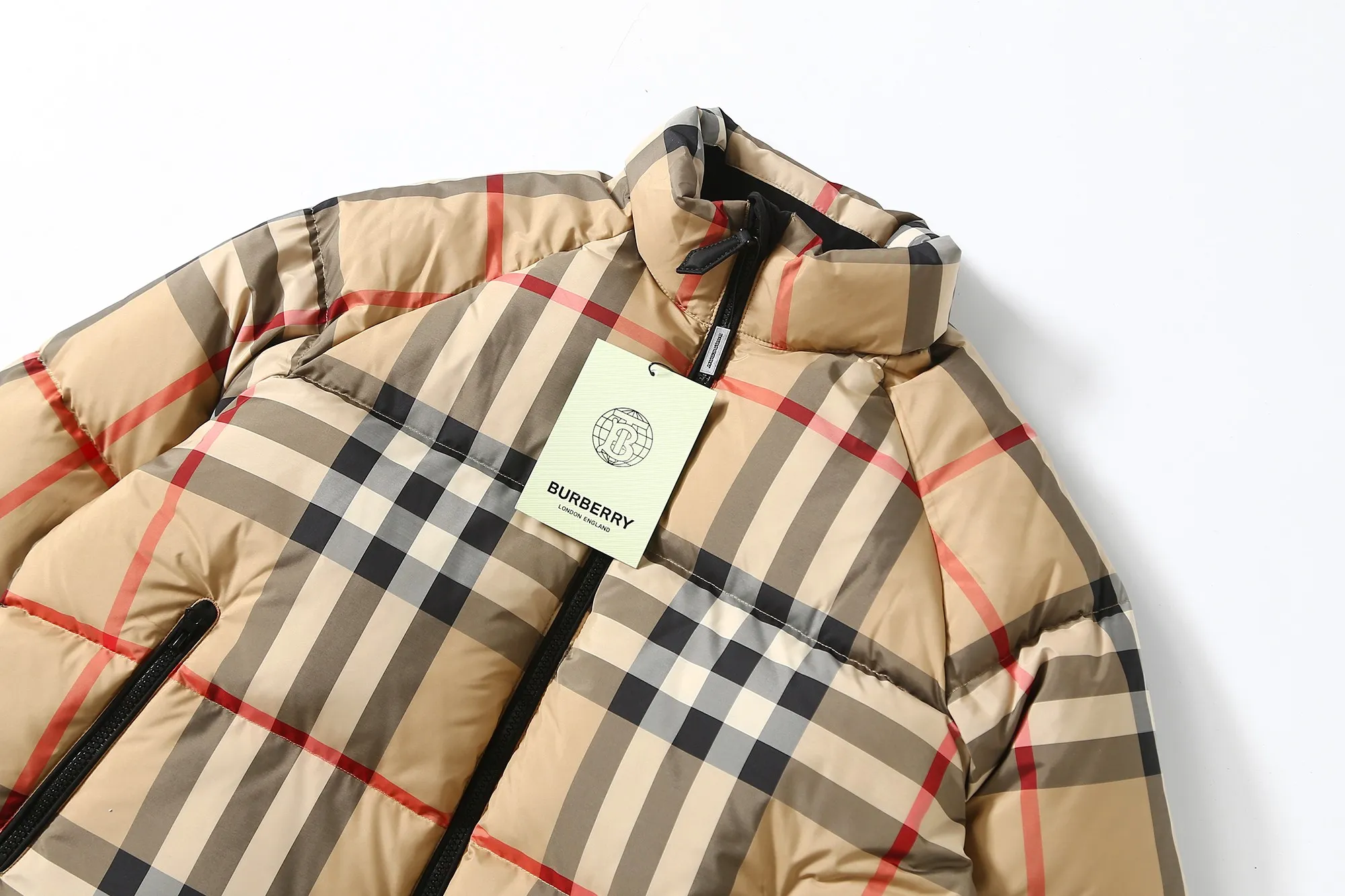 【BURBERRY  公式旗艦店】バーバリー  ダウンジャケット ご好評に付き再入荷！241226