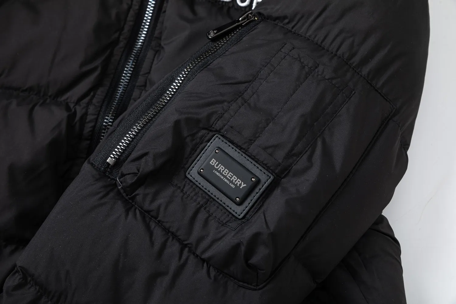 【BURBERRY  公式旗艦店】バーバリー   ダウンジャケット ご好評に付き再入荷！241102