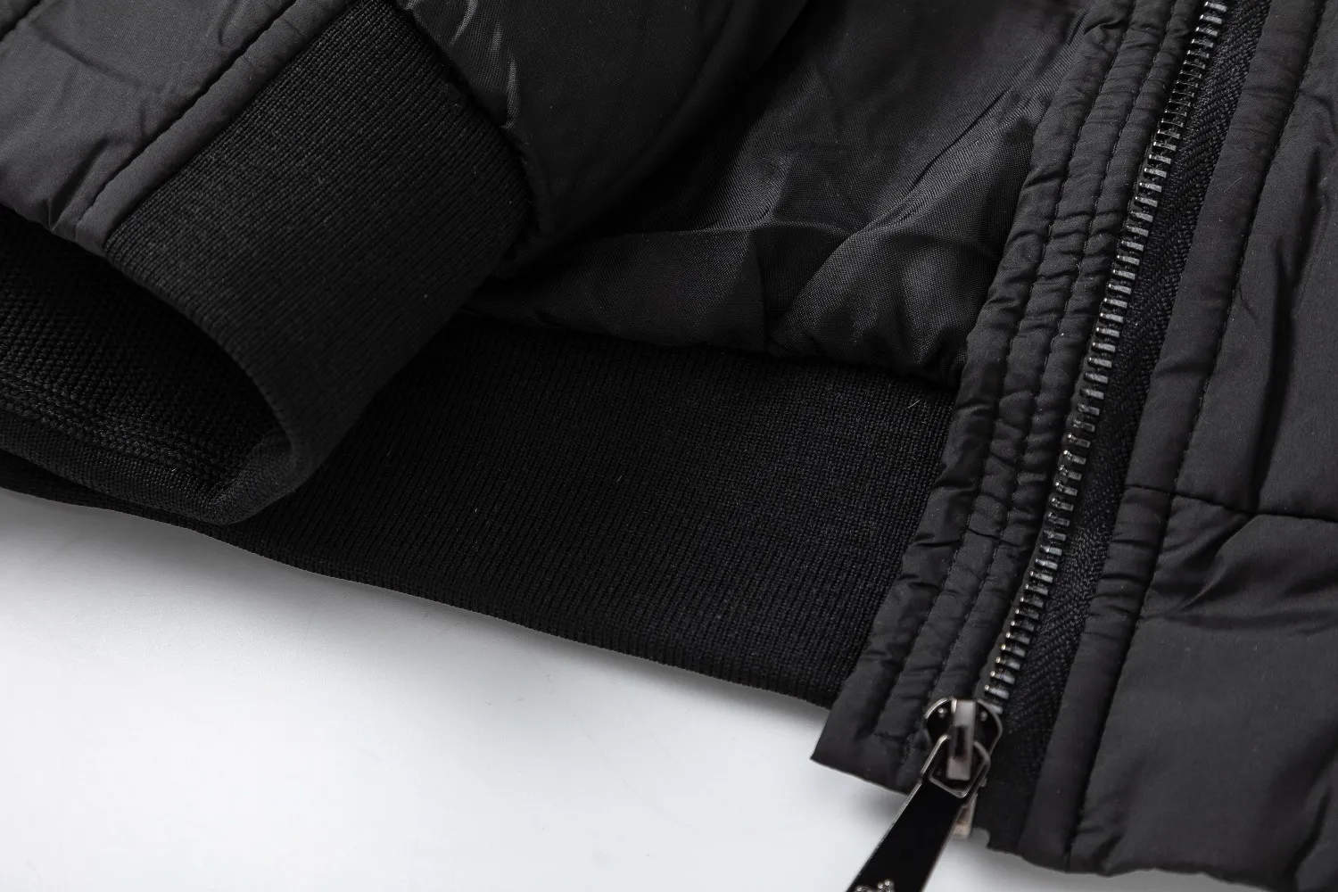 【BURBERRY  公式旗艦店】バーバリー   ダウンジャケット ご好評に付き再入荷！241102