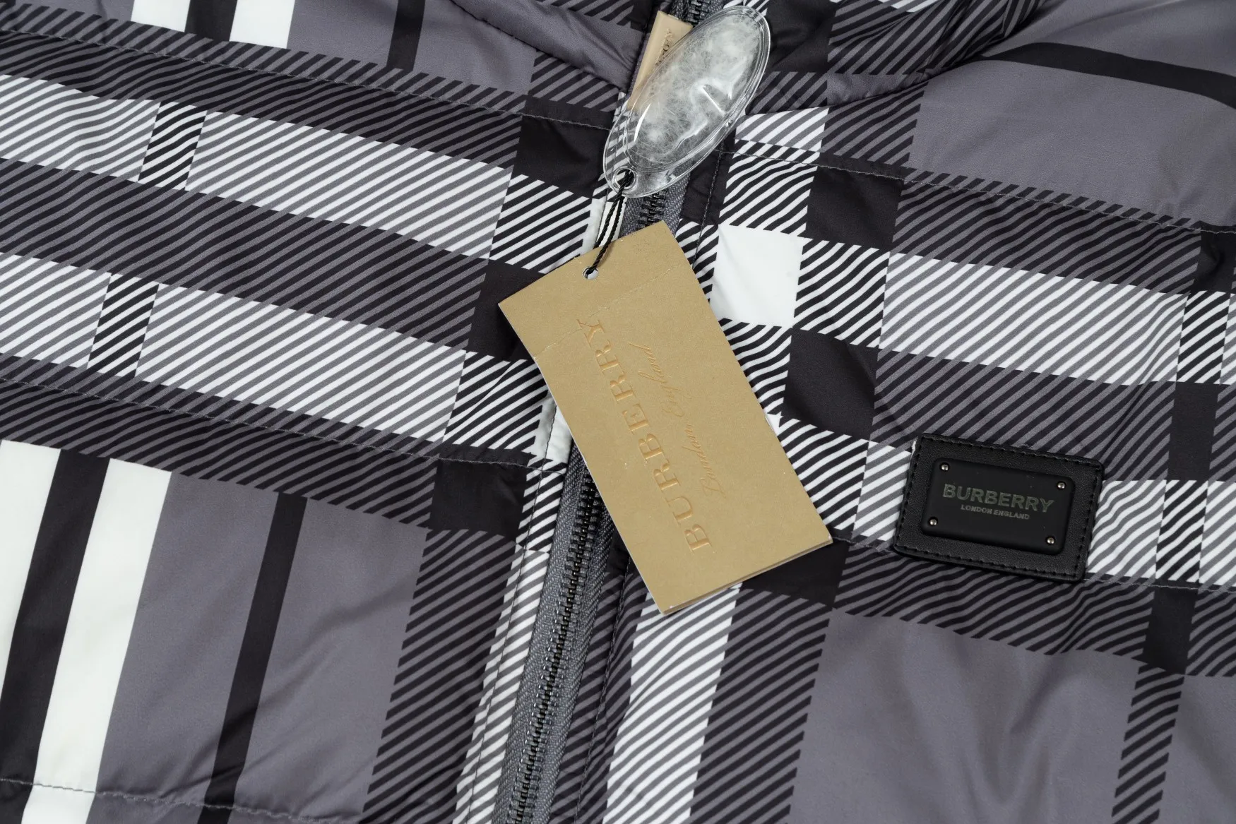 【BURBERRY  公式旗艦店】バーバリー   ダウンジャケット ご好評に付き再入荷！240927