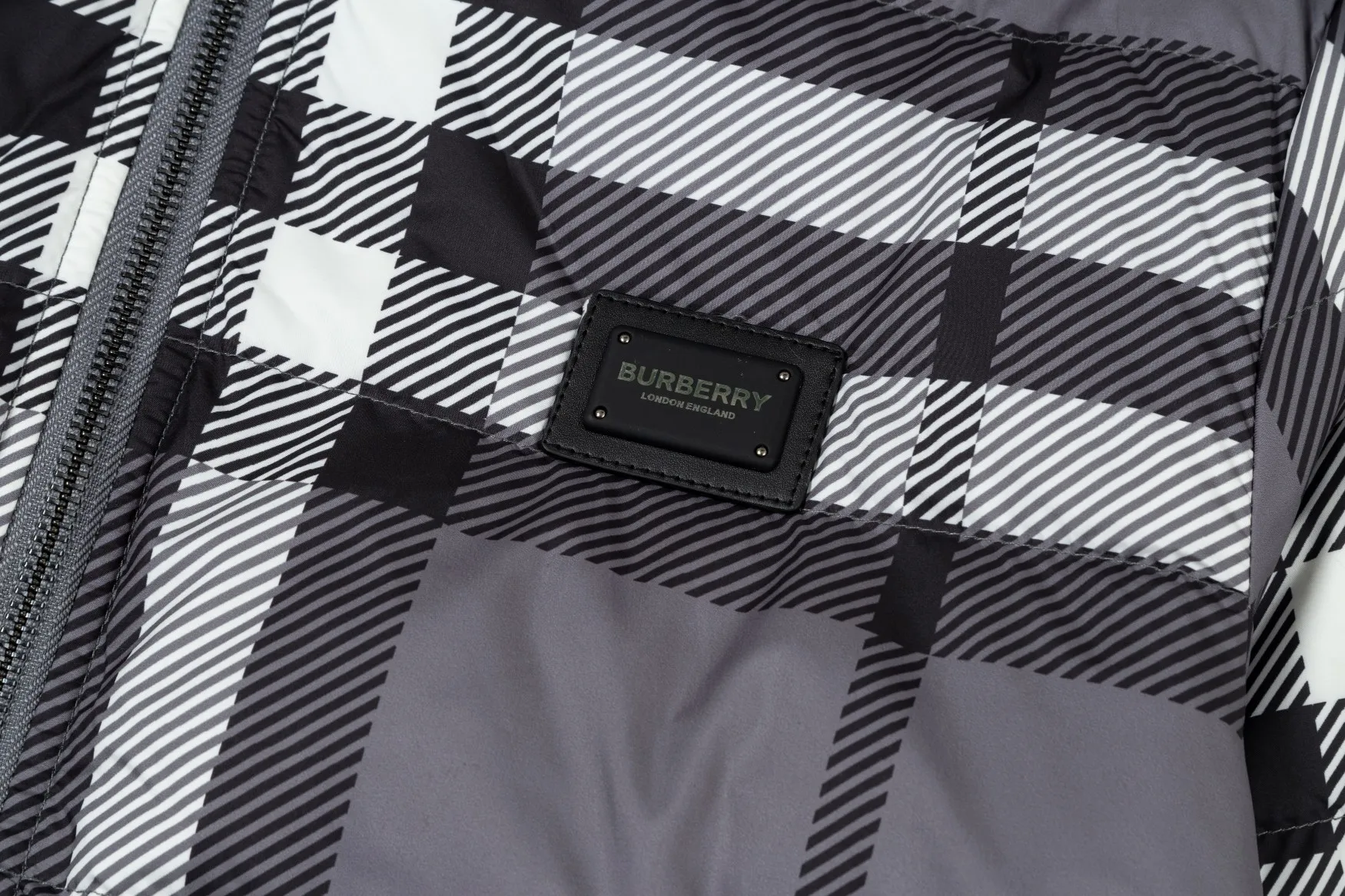 【BURBERRY  公式旗艦店】バーバリー   ダウンジャケット ご好評に付き再入荷！240927