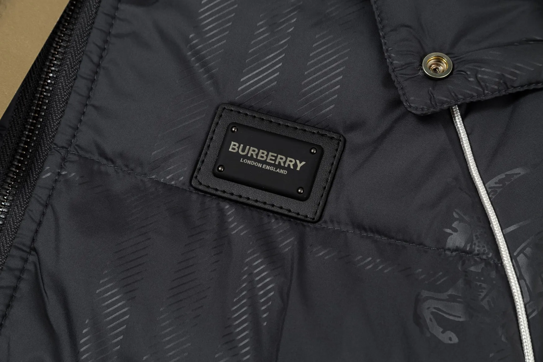 【BURBERRY  公式旗艦店】バーバリー   ダウンジャケット ご好評に付き再入荷！240927