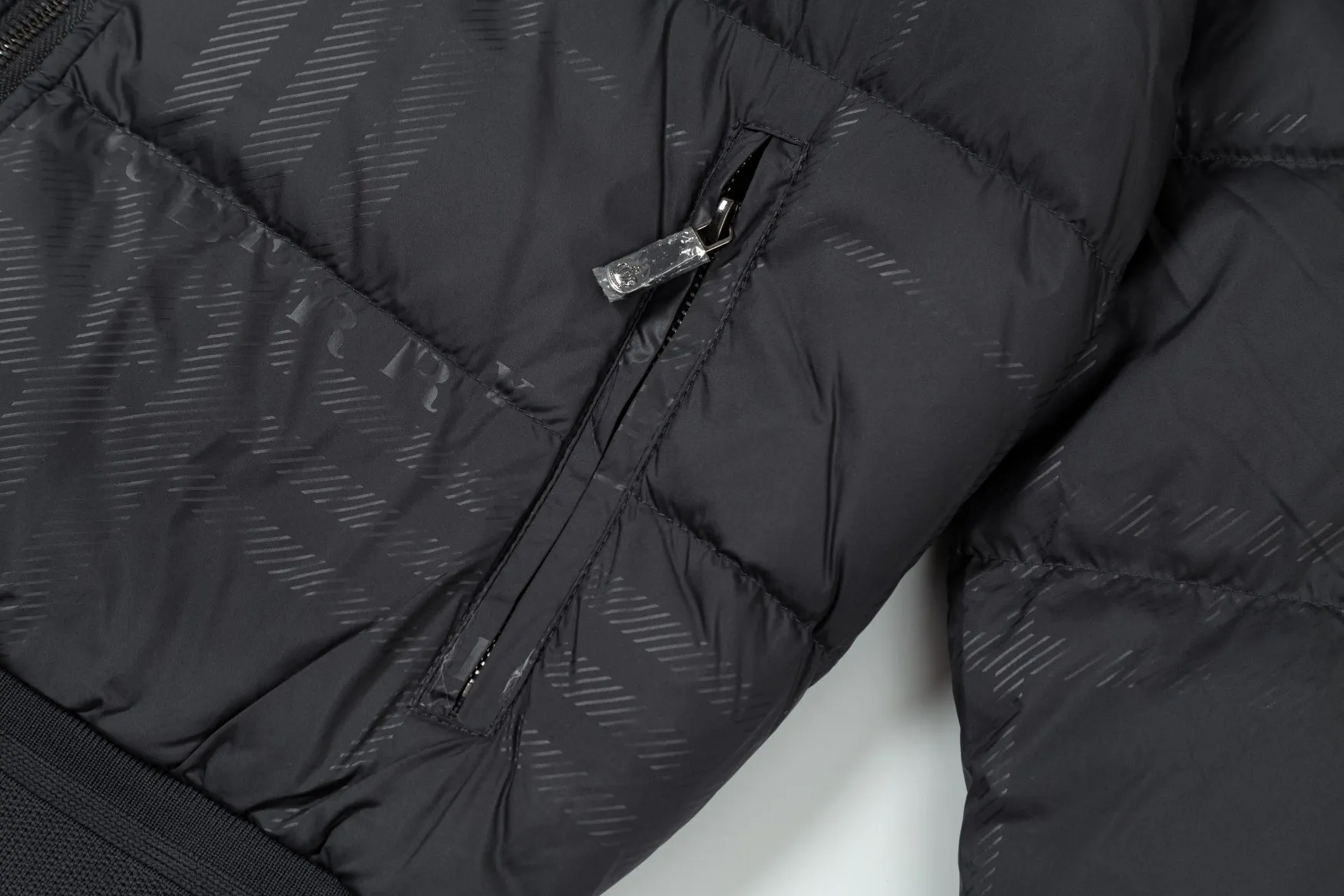 【BURBERRY  公式旗艦店】バーバリー   ダウンジャケット ご好評に付き再入荷！240927