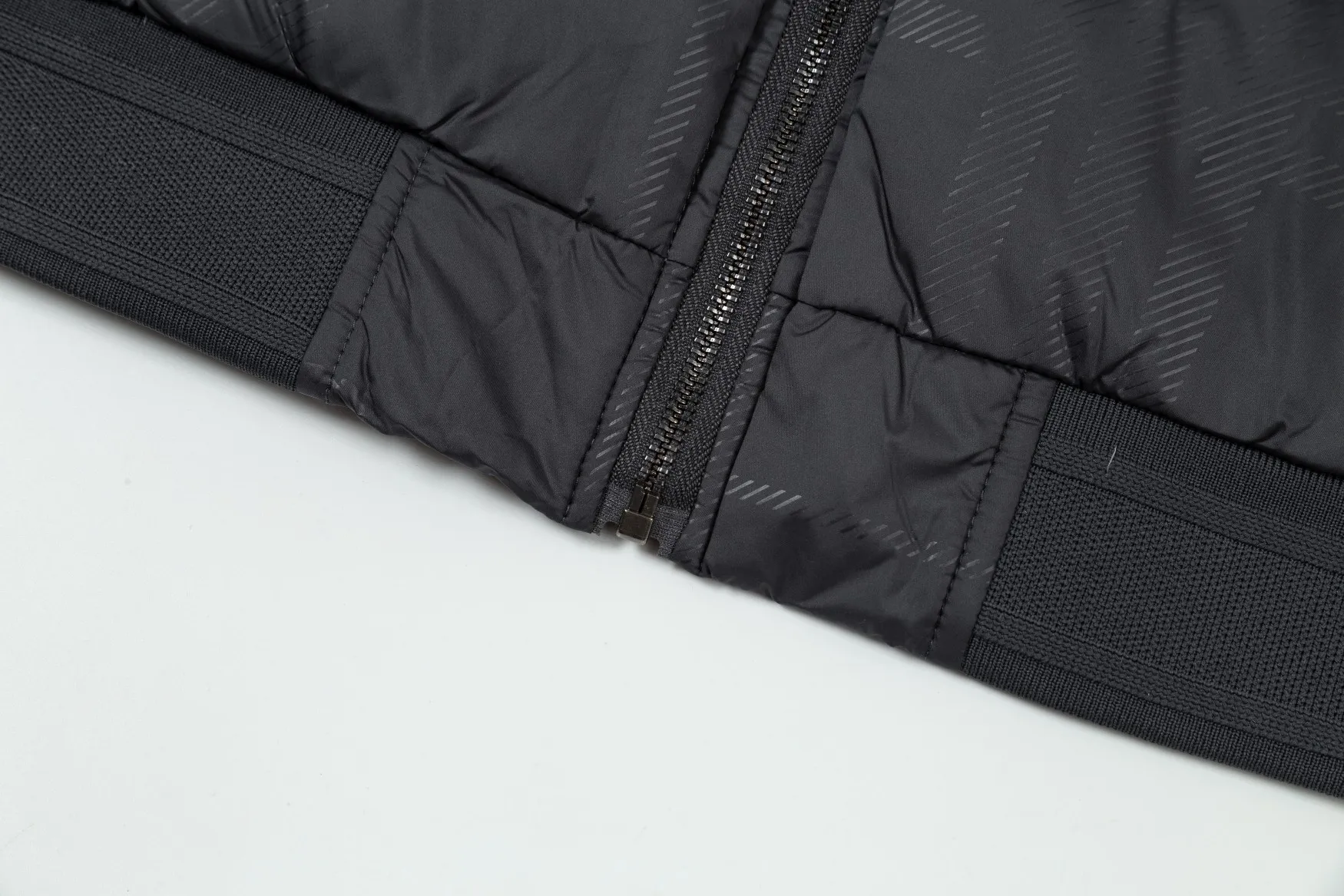 【BURBERRY  公式旗艦店】バーバリー   ダウンジャケット ご好評に付き再入荷！240927