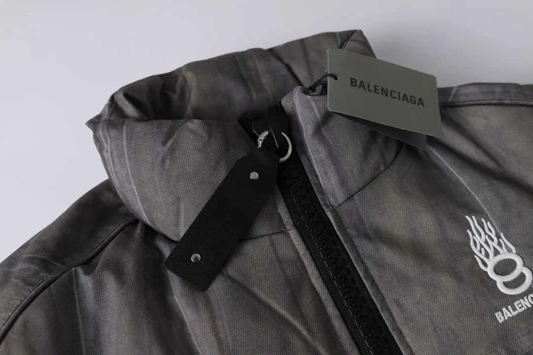 【BALENCIAGA   公式旗艦店】バレンシアガ   ダウンジャケット ご好評に付き再入荷！  241214