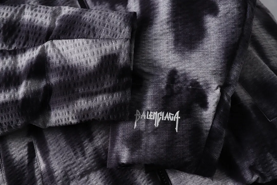 【BALENCIAGA   公式旗艦店】バレンシアガ   ダウンジャケット ご好評に付き再入荷！ 241214