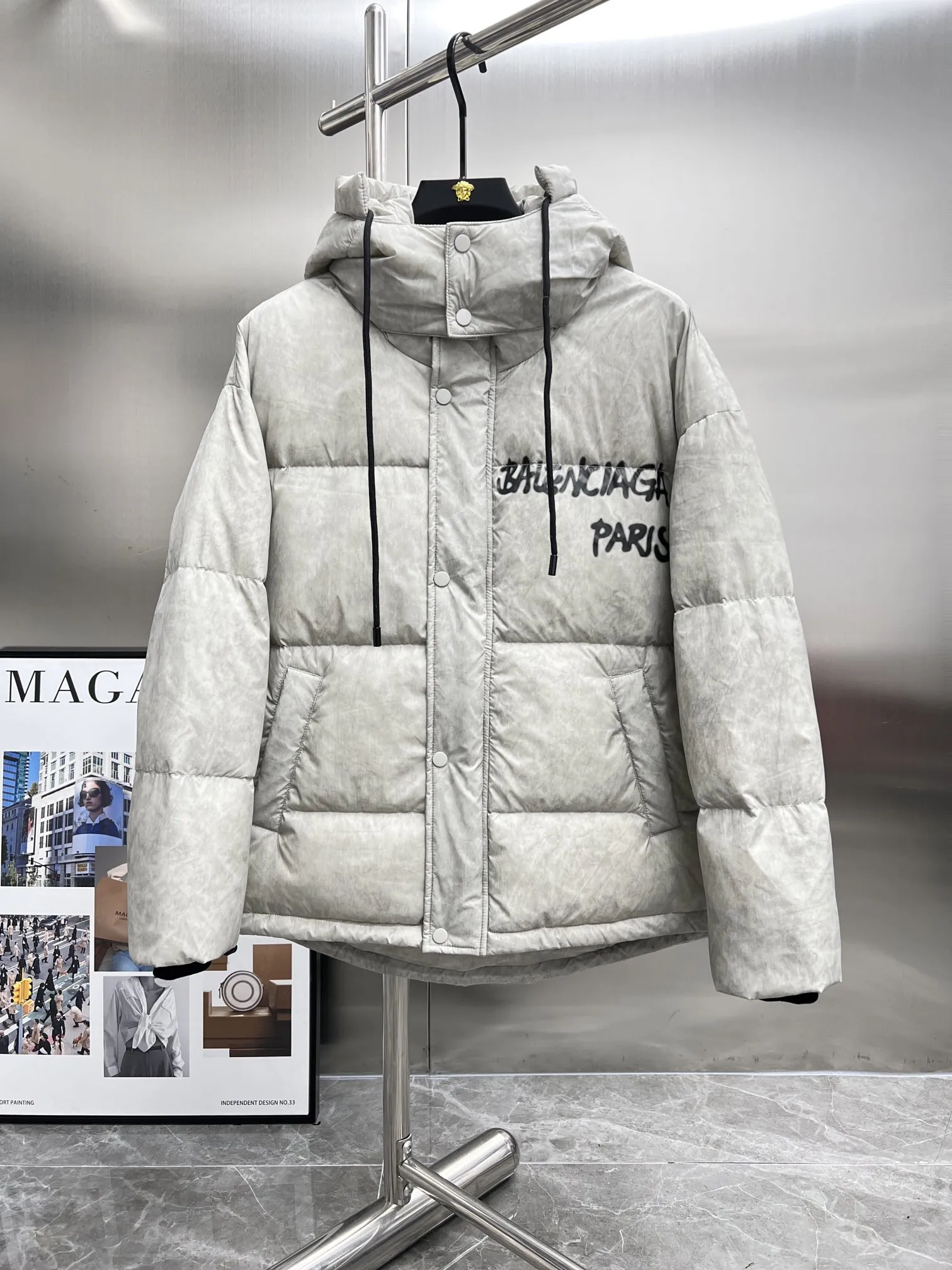 【BALENCIAGA   公式旗艦店】バレンシアガ   ダウンジャケット ご好評に付き再入荷！  241205