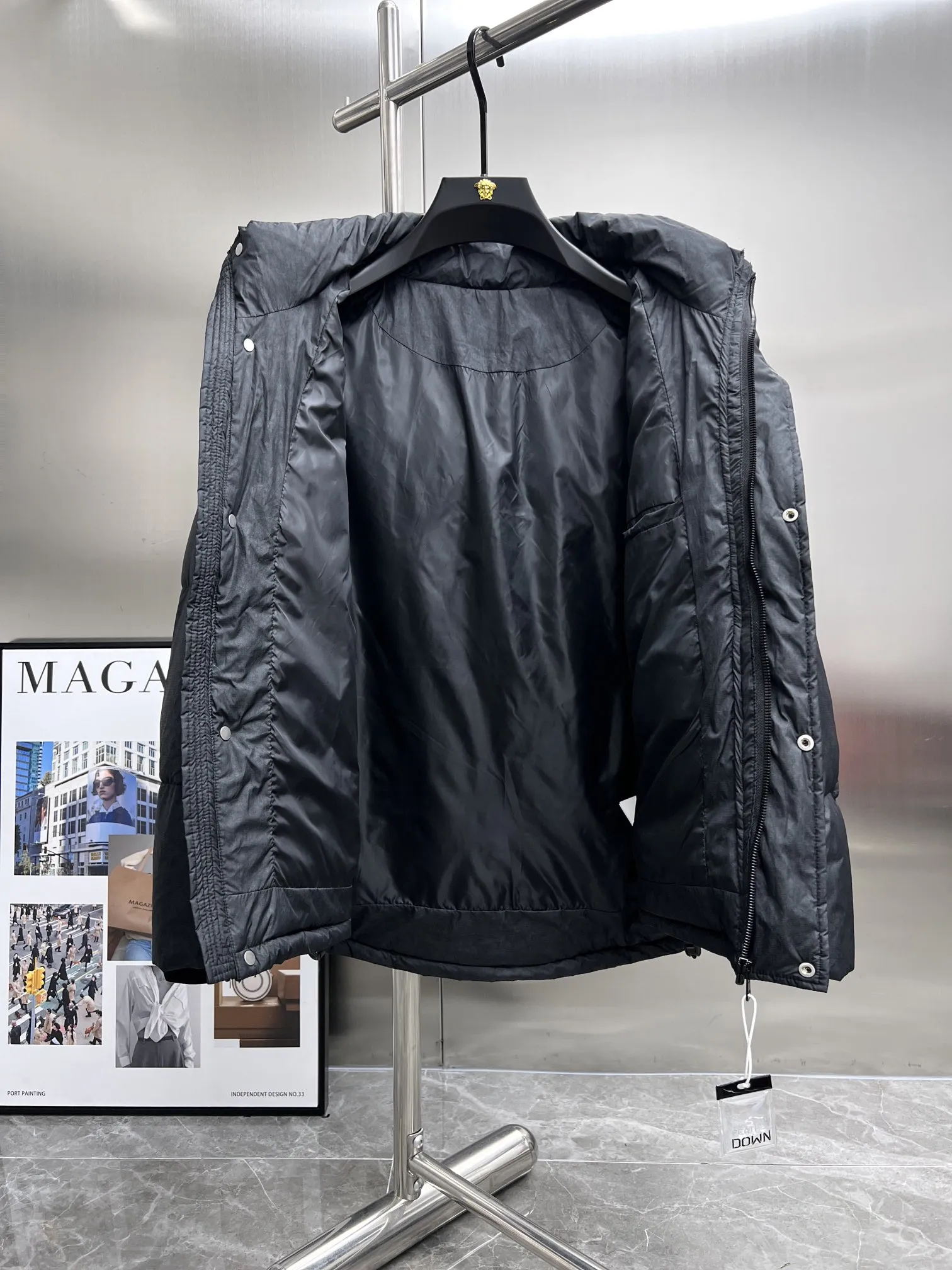 【BALENCIAGA   公式旗艦店】バレンシアガ   ダウンジャケット ご好評に付き再入荷！  241205