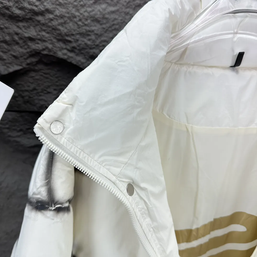【BALENCIAGA   公式旗艦店】バレンシアガ   ダウンジャケット ご好評に付き再入荷！  241205