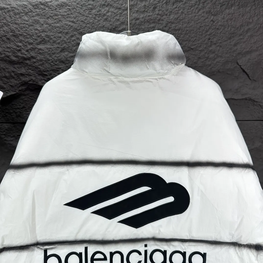 【BALENCIAGA   公式旗艦店】バレンシアガ   ダウンジャケット ご好評に付き再入荷！  241205