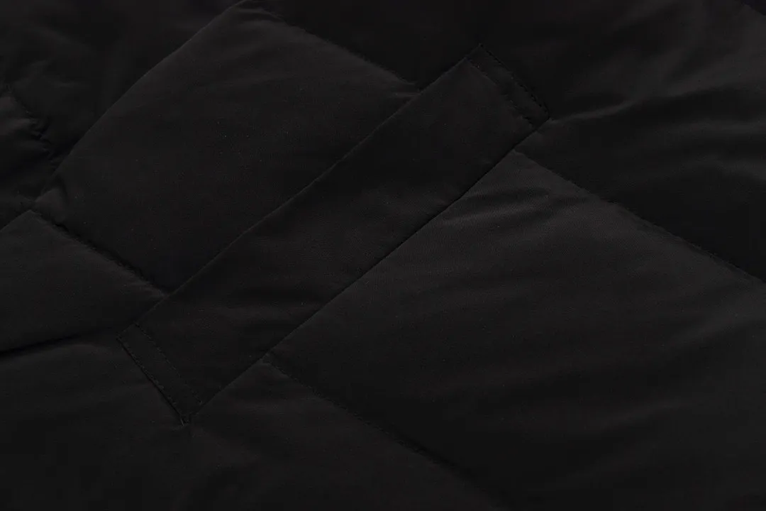 【BALENCIAGA  公式旗艦店】バレンシアガ  リバーシブル  ダウンジャケット ご好評に付き再入荷！241024