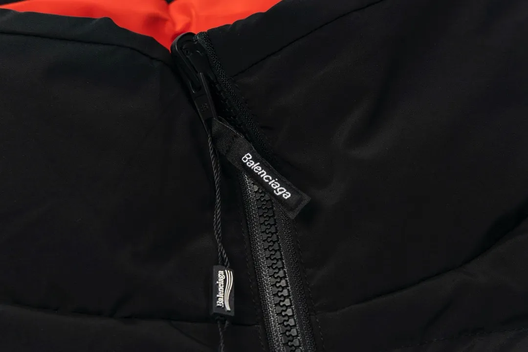 【BALENCIAGA  公式旗艦店】バレンシアガ  リバーシブル  ダウンジャケット ご好評に付き再入荷！241024