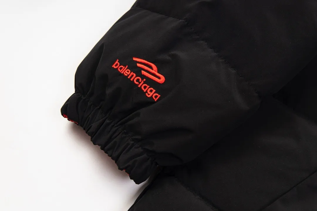 【BALENCIAGA  公式旗艦店】バレンシアガ  リバーシブル  ダウンジャケット ご好評に付き再入荷！241024