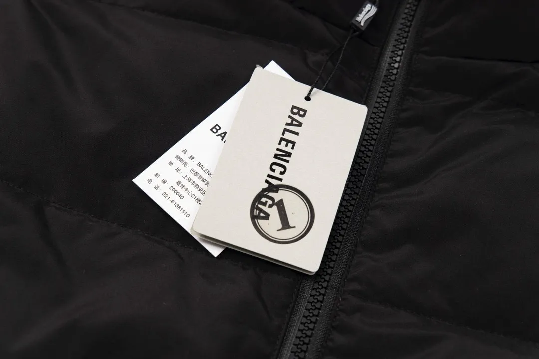 【BALENCIAGA  公式旗艦店】バレンシアガ  リバーシブル  ダウンジャケット ご好評に付き再入荷！241024