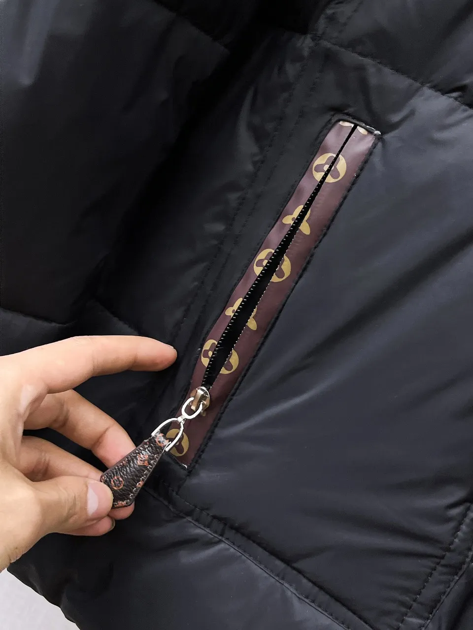 【LOUIS VUITTON  公式旗艦店】ルイヴィトン ダウンジャケット好評に付き再入荷！ 241213