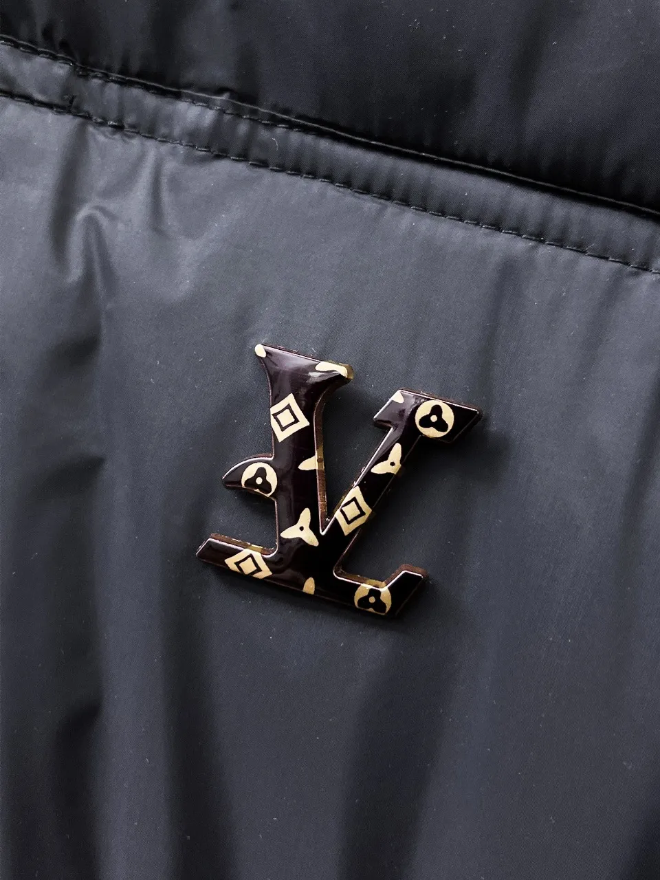 【LOUIS VUITTON  公式旗艦店】ルイヴィトン ダウンジャケット好評に付き再入荷！ 241213