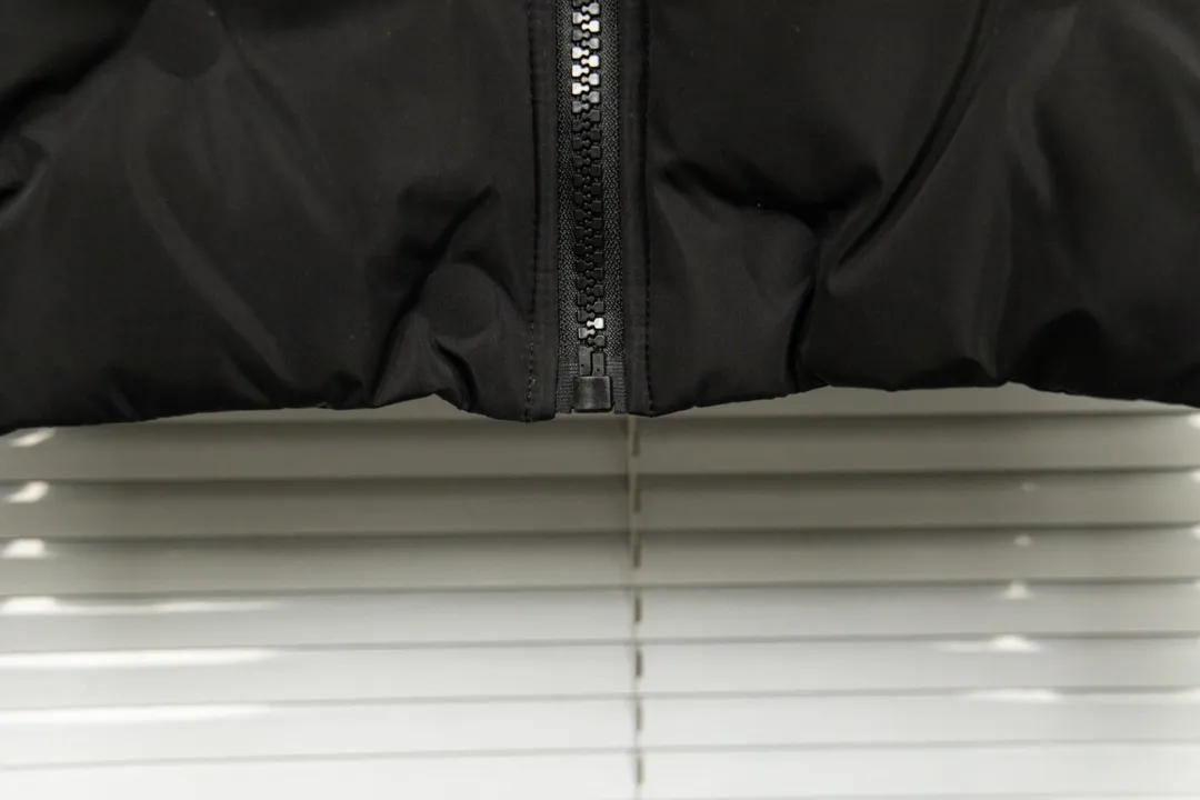 【LOUIS VUITTON  公式旗艦店】ルイヴィトン ダウンジャケット好評に付き再入荷！ 241213