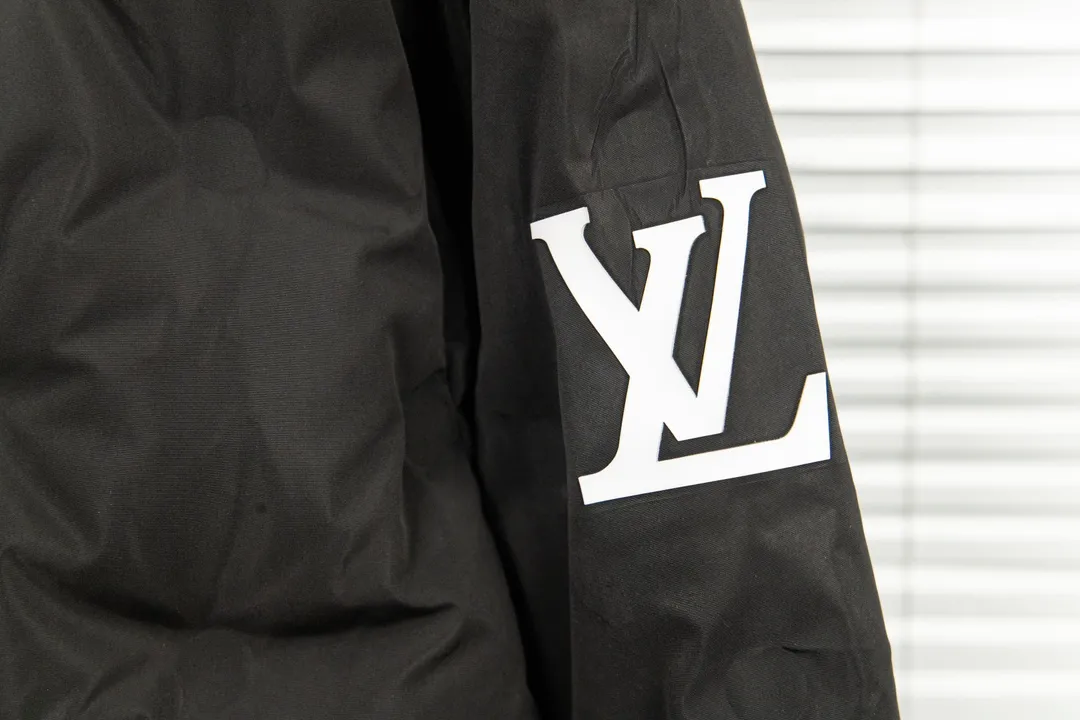 【LOUIS VUITTON  公式旗艦店】ルイヴィトン ダウンジャケット好評に付き再入荷！ 241213