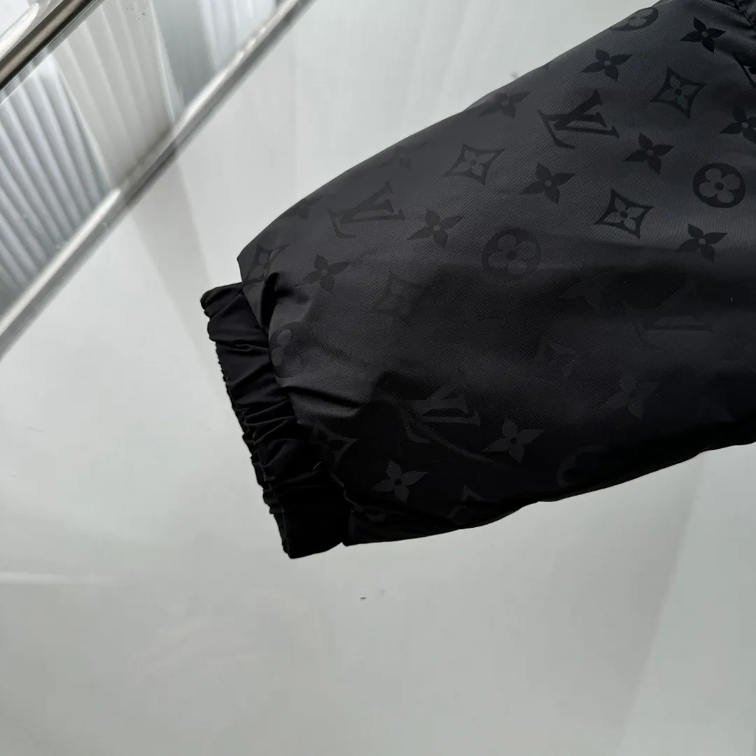 【LOUIS VUITTON  公式旗艦店】ルイヴィトン ダウンジャケット好評に付き再入荷！ 241213