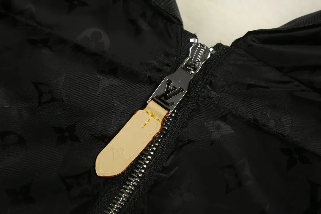 【LOUIS VUITTON  公式旗艦店】ルイヴィトン ダウンジャケット好評に付き再入荷！ 241213