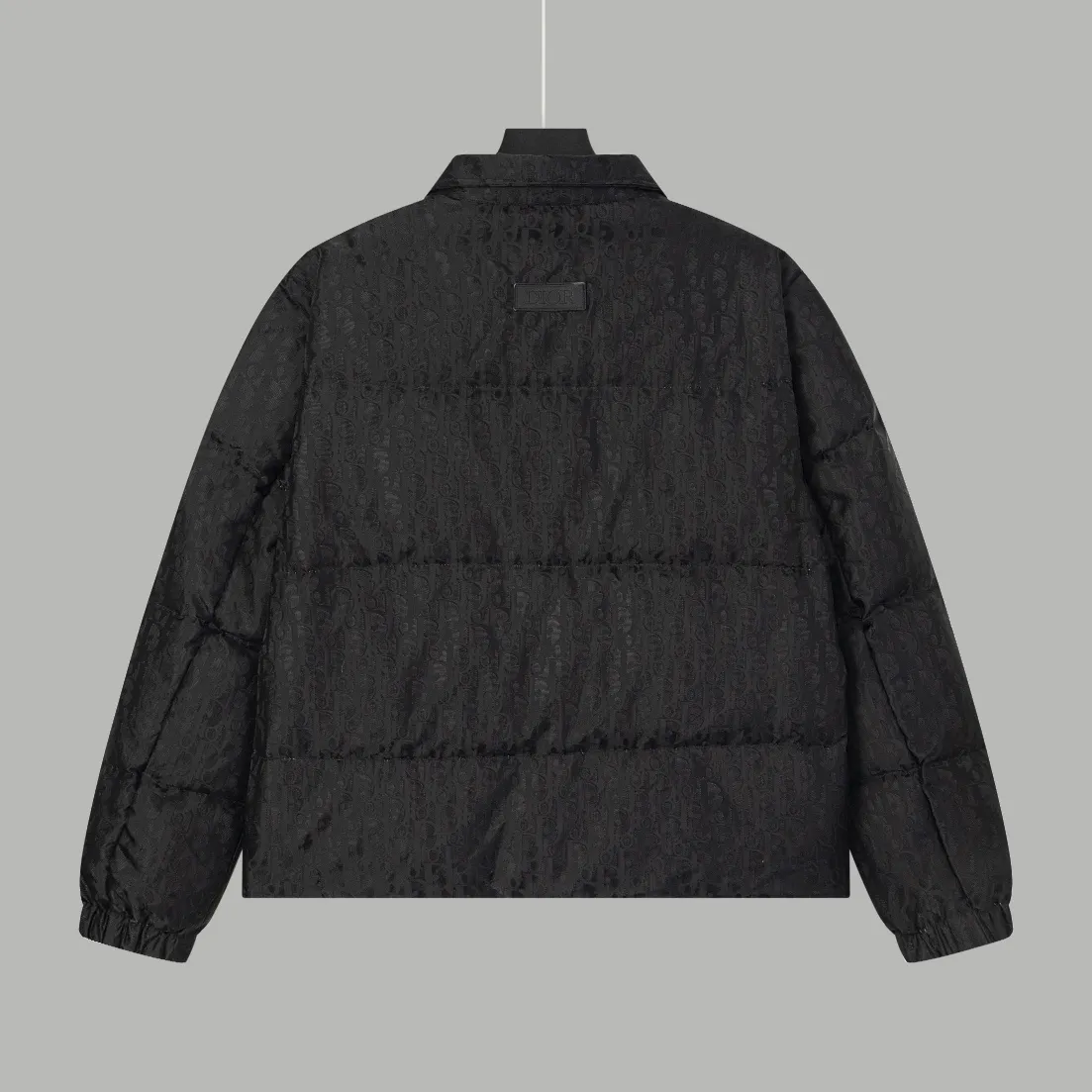 【DIOR  公式旗艦店】ディオール  ダウンジャケット ご好評に付き再入荷！ 241112