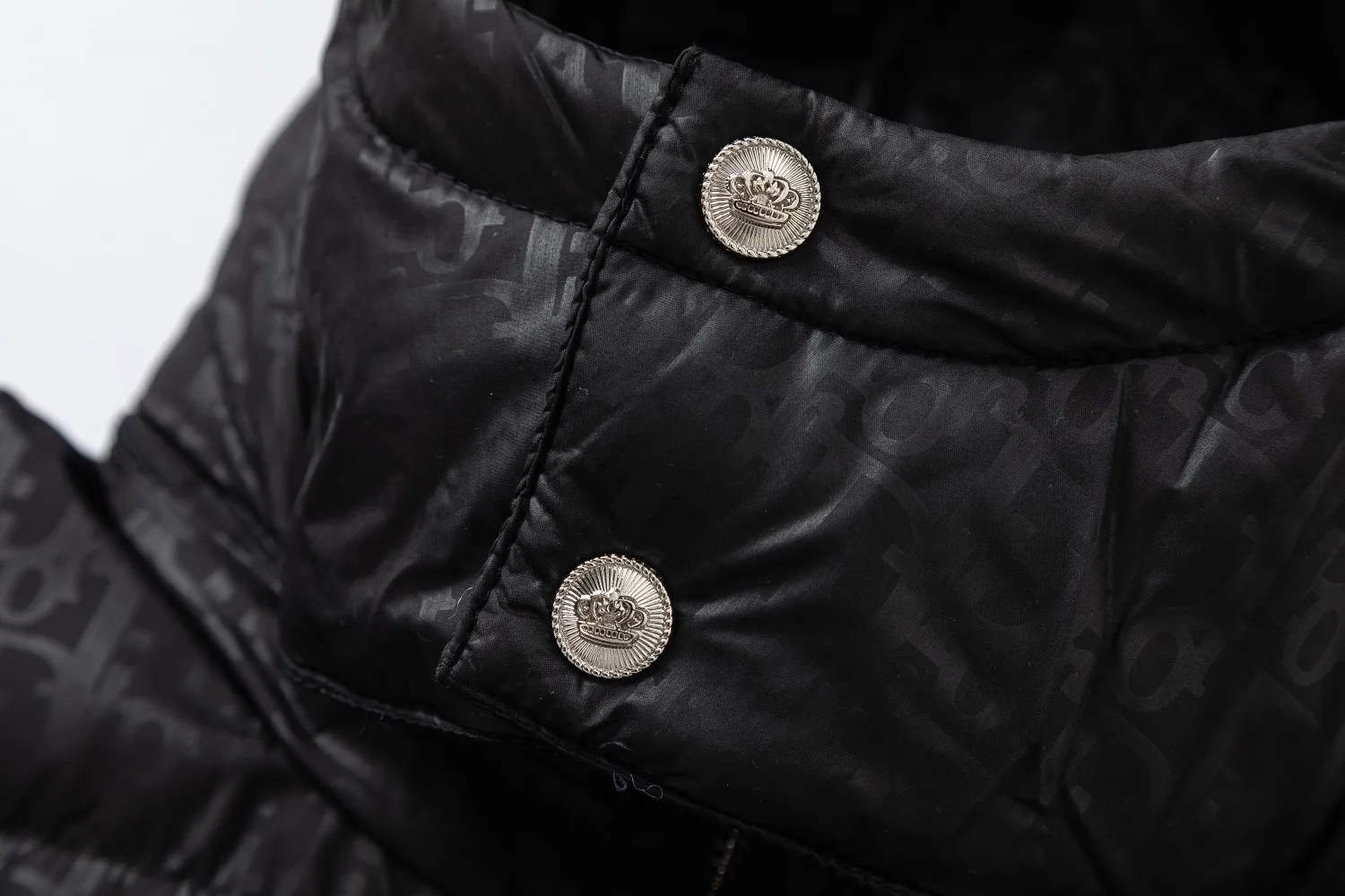 【DIOR  公式旗艦店】ディオール  ダウンジャケット ご好評に付き再入荷！ 241112