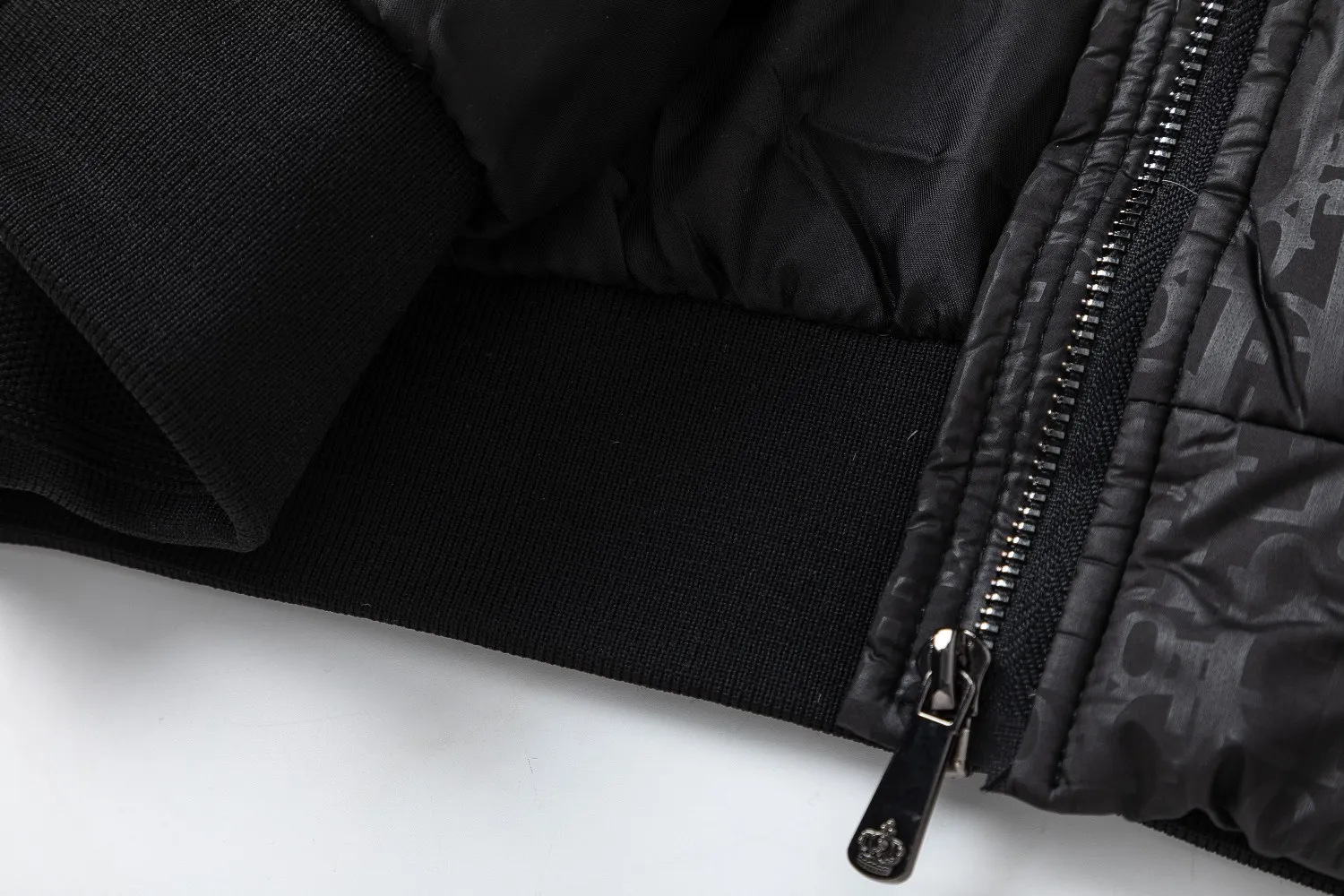 【DIOR  公式旗艦店】ディオール  ダウンジャケット ご好評に付き再入荷！ 241112