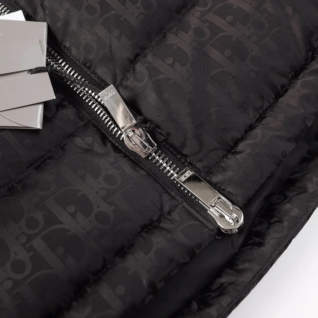 【DIOR  公式旗艦店】ディオール  ダウンベスト  ご好評に付き再入荷！ 241112