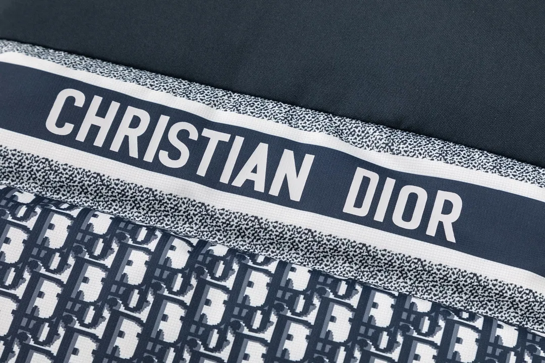 【DIOR  公式旗艦店】ディオール  ダウンベスト  ご好評に付き再入荷！ 241112